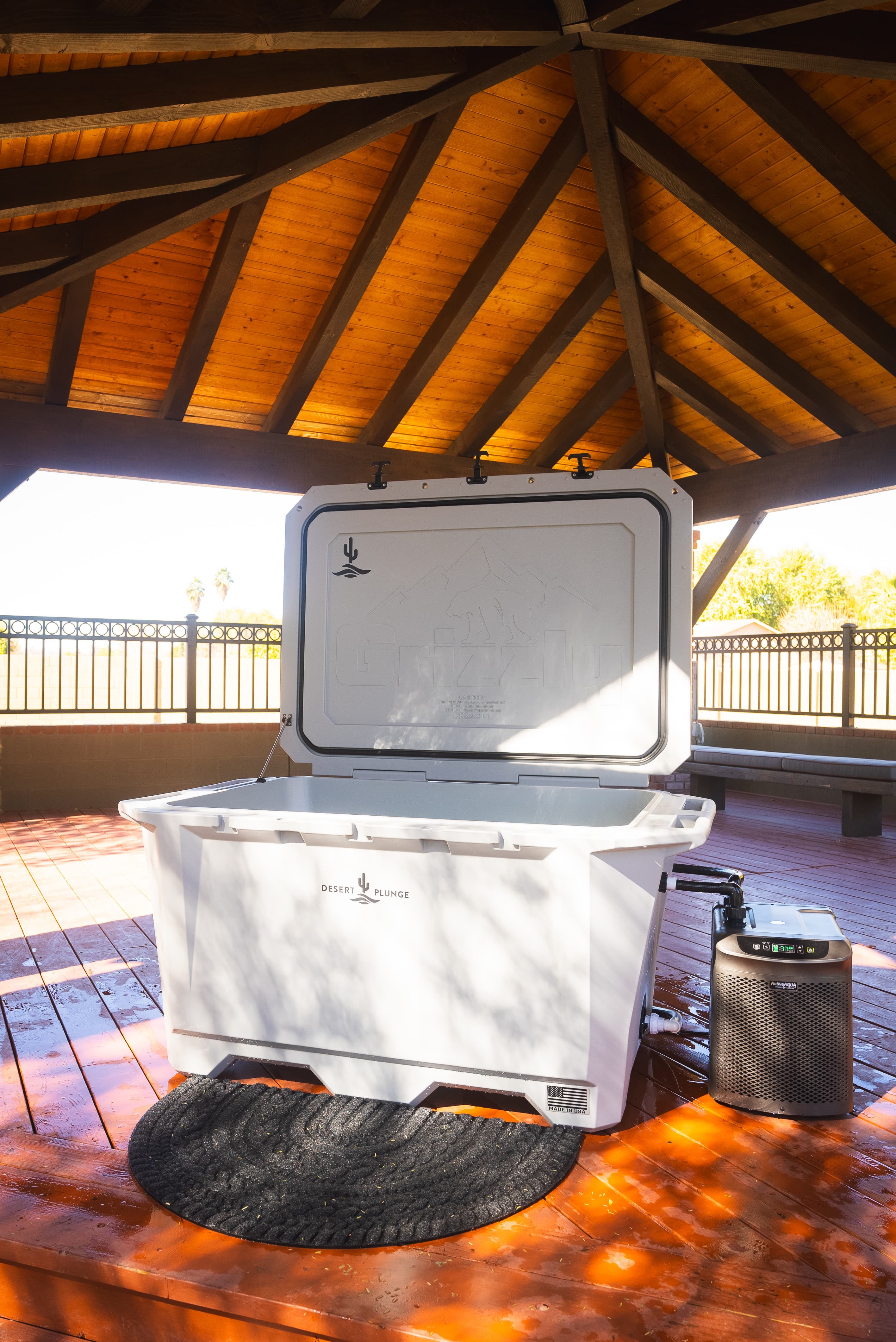 The Wide Grizzly 450 Cold Plunge Tub - 1/4 Horsepower - Stealth Gray - view 2