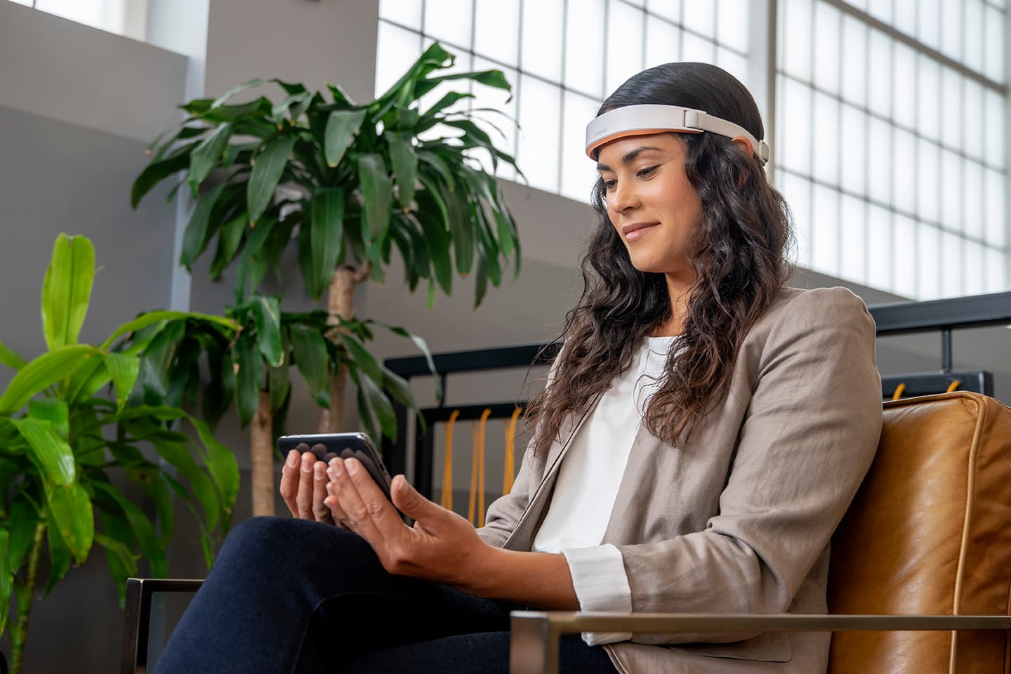 The Mendi Headset - view 5